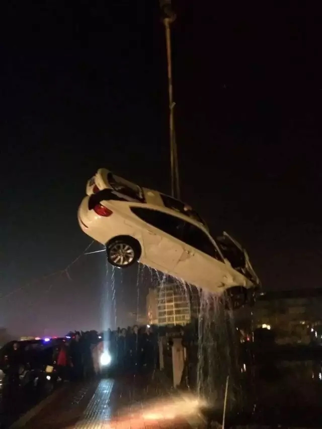 4月11日凌晨1點多,金華一輛寶馬GT沖進(jìn)永康江。但是很不幸女司機搶救無效死亡。